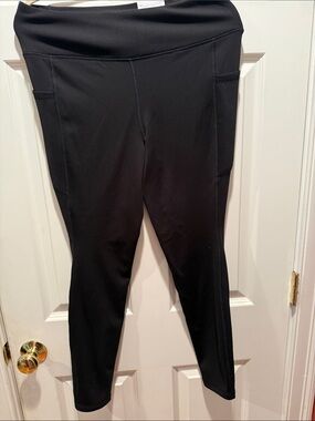 Black High-Waist Active Leggings with Side Pockets
